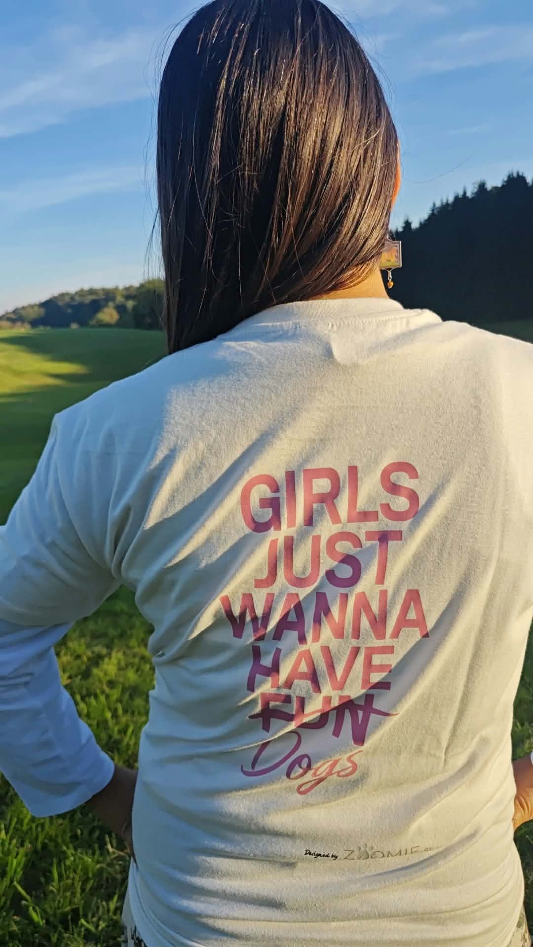 Majica z napisom Girls Just Wanna Have ( Fun) Dogs